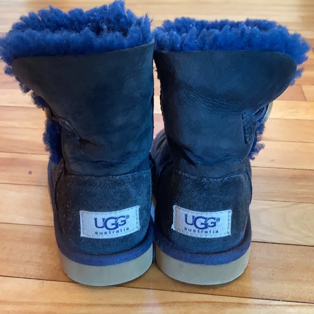UGG Button Bailey boots, size 11T